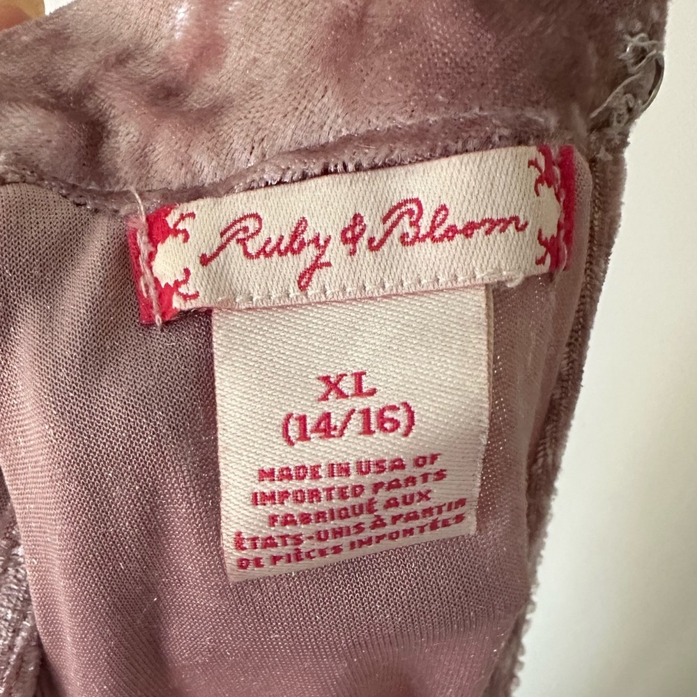 Pink velvet Dress 🌸💗 - Picture 4 of 5